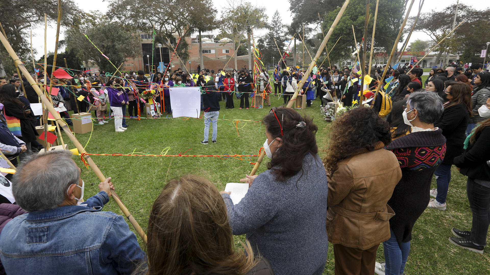 Ruta De La Memoria La Comunidad Pucp Conmemor A Sus Seres Queridos