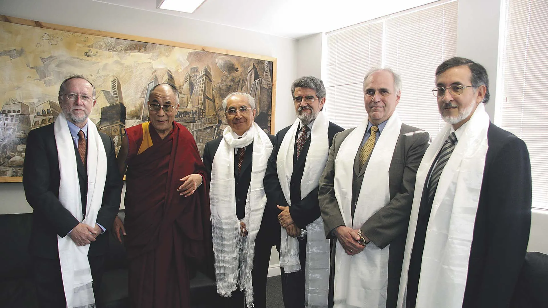 El Dalai Lama con autoridades PUCP