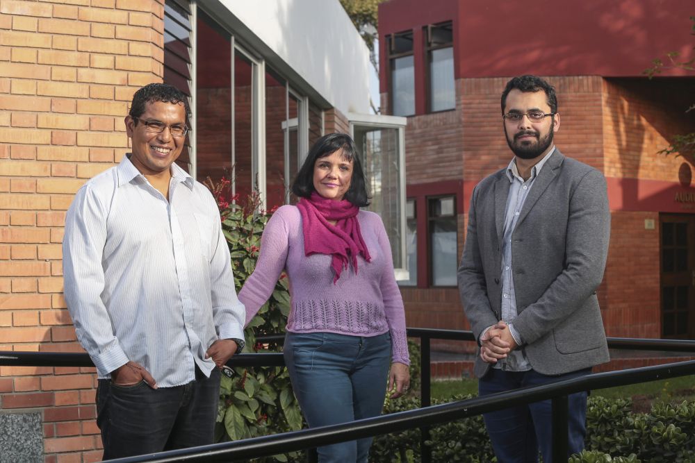 Docentes PUCP publican libro sobre la vida de un maestro bora
