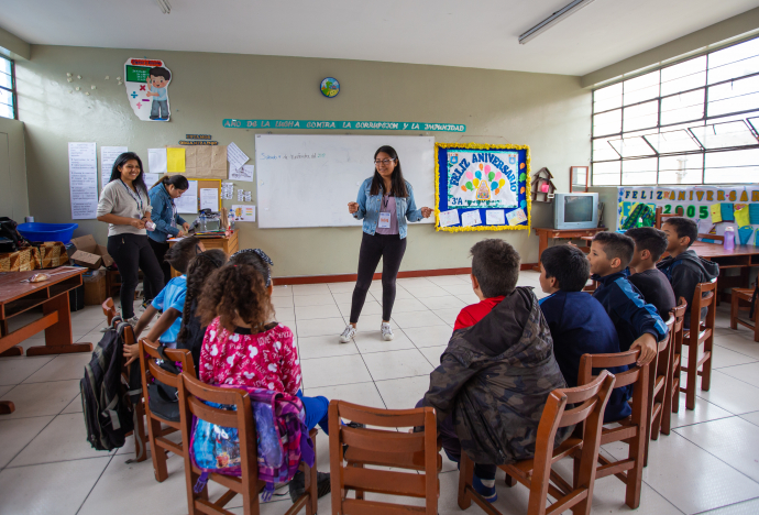 Voluntarios PUCP participan en la escolarización de niños migrantes
