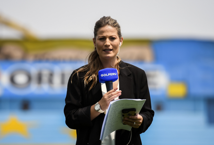 Egresada PUCP formó parte del primer panel femenino que narró y comentó un partido de la Liga 1 de fútbol nacional