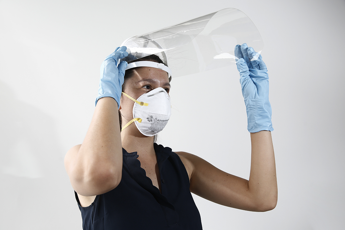 La PUCP entrega más de 1,400 protectores faciales a los municipios de San Miguel y Pueblo Libre