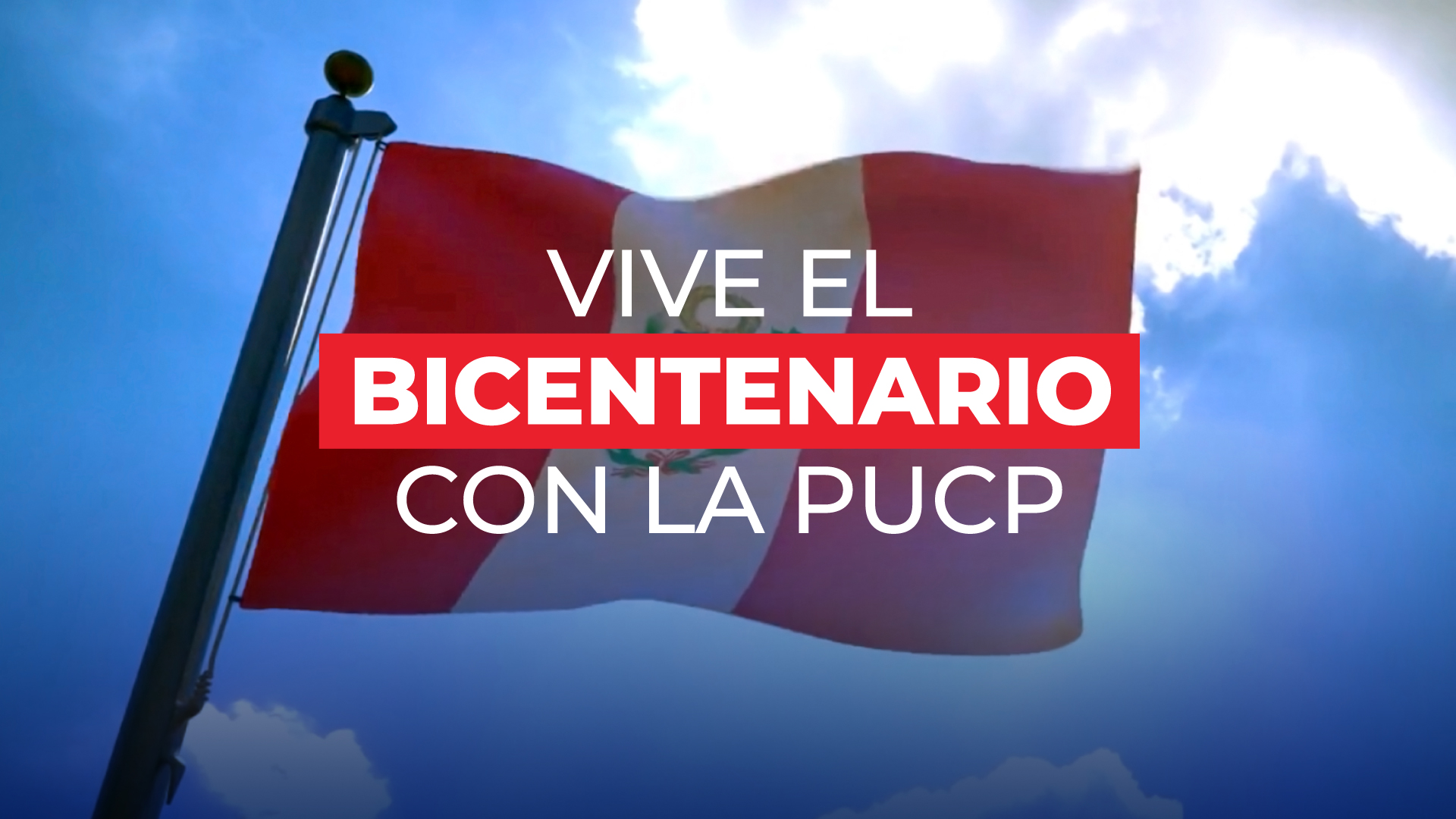 bandera del Perú flameando y en el fondo está el cielo. En el centro está el texto: Vive el bicentenario con la PUCP