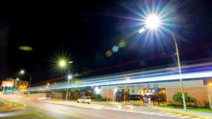 La PUCP y Enel iluminaron el perímetro del campus con tecnología LED.