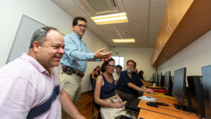 taller de inteligencia artificial generativa con profesores del departamento de humanidades de la PUCP