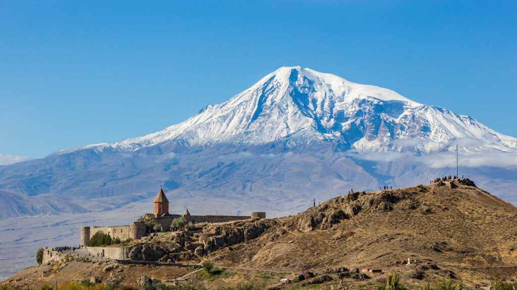 El Monte Ararat, visto desde la perspectiva de los hablantes del armenio, antigua rama de la familia lingüística indoeuropea.
