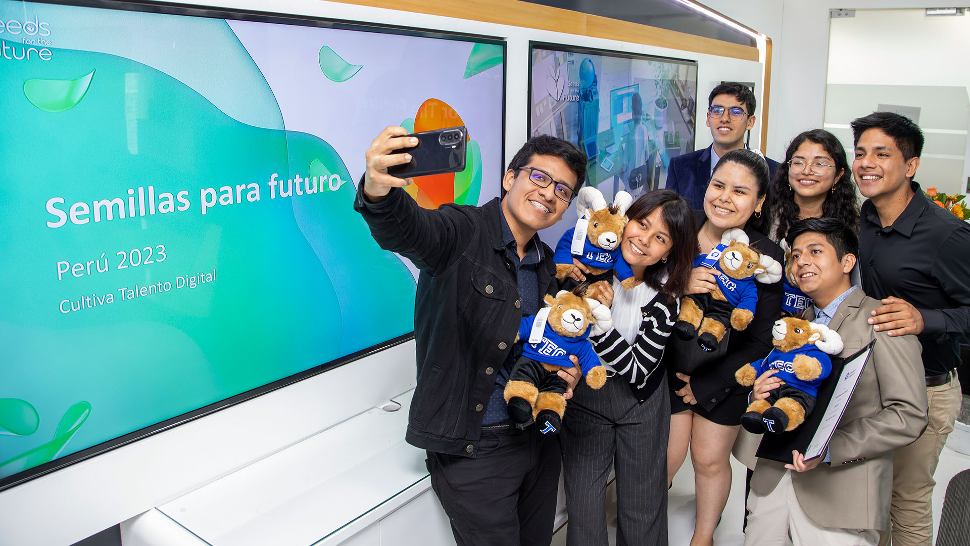 7 estudiantes PUCP participaron en Seed for the future de Huawei