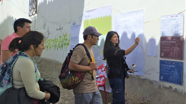 Estudiantes PUCP en el barrio de San Blas