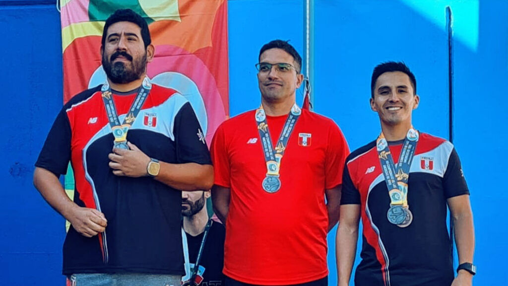 el profesoBerlan obtuvo medalla de plata en tiro deportivo