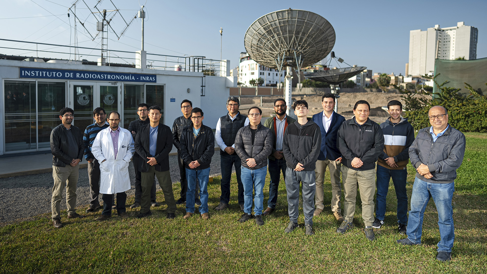 equipo del INRAS trabaja en el proyecto LINKU para hacer el tercer satélite PUCP