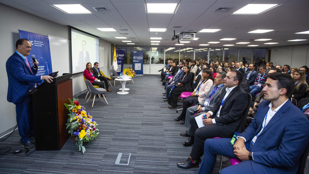 Inauguración del International Finance Conference: conocimiento financiero.