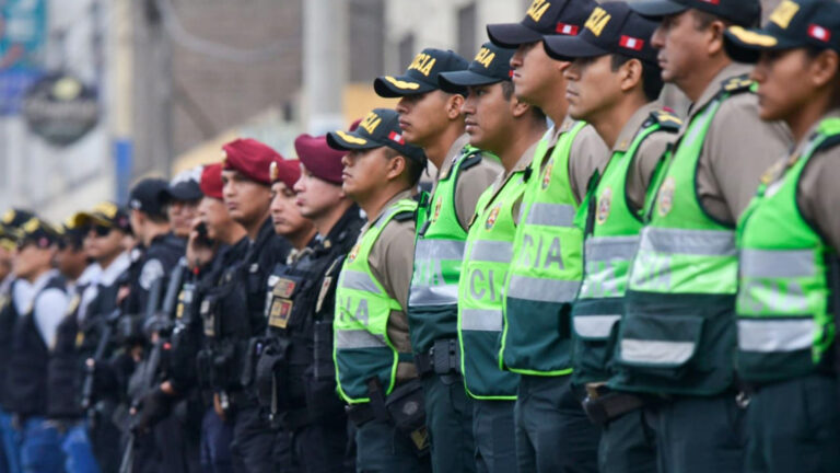 Policías formados en la necesidad de una reforma policial.