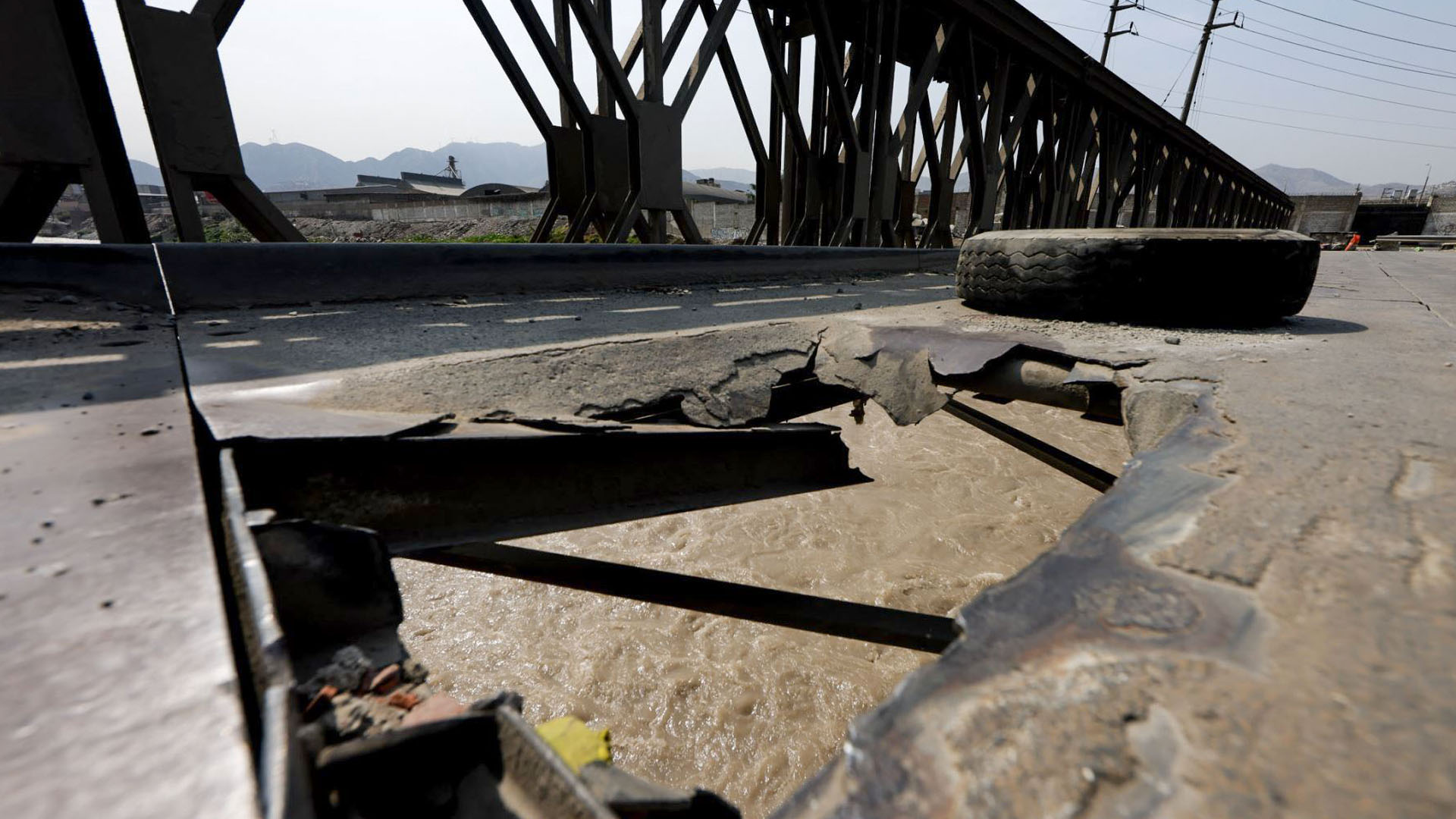 Informe sobre la caída del Real Plaza y puentes: aquí se ve el colapso del puente Santa Clara.
