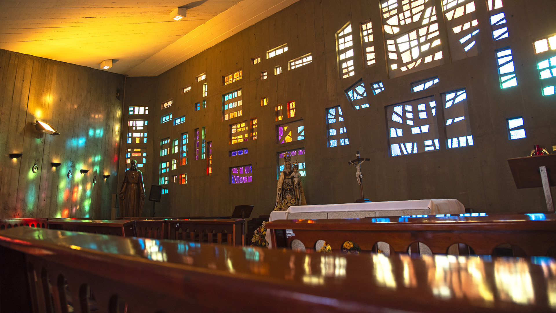 Reportaje Semana Santa: Piezas artísticas del CAPU: Vitrales