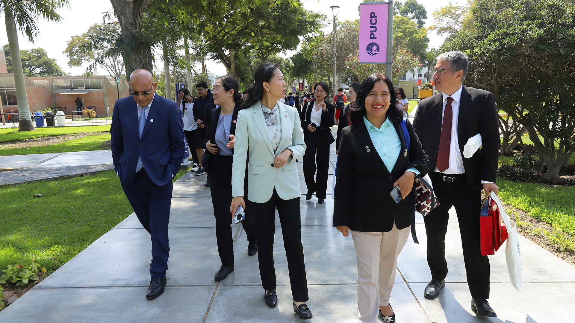 Delegaciones universidades de Lima y Shanghái