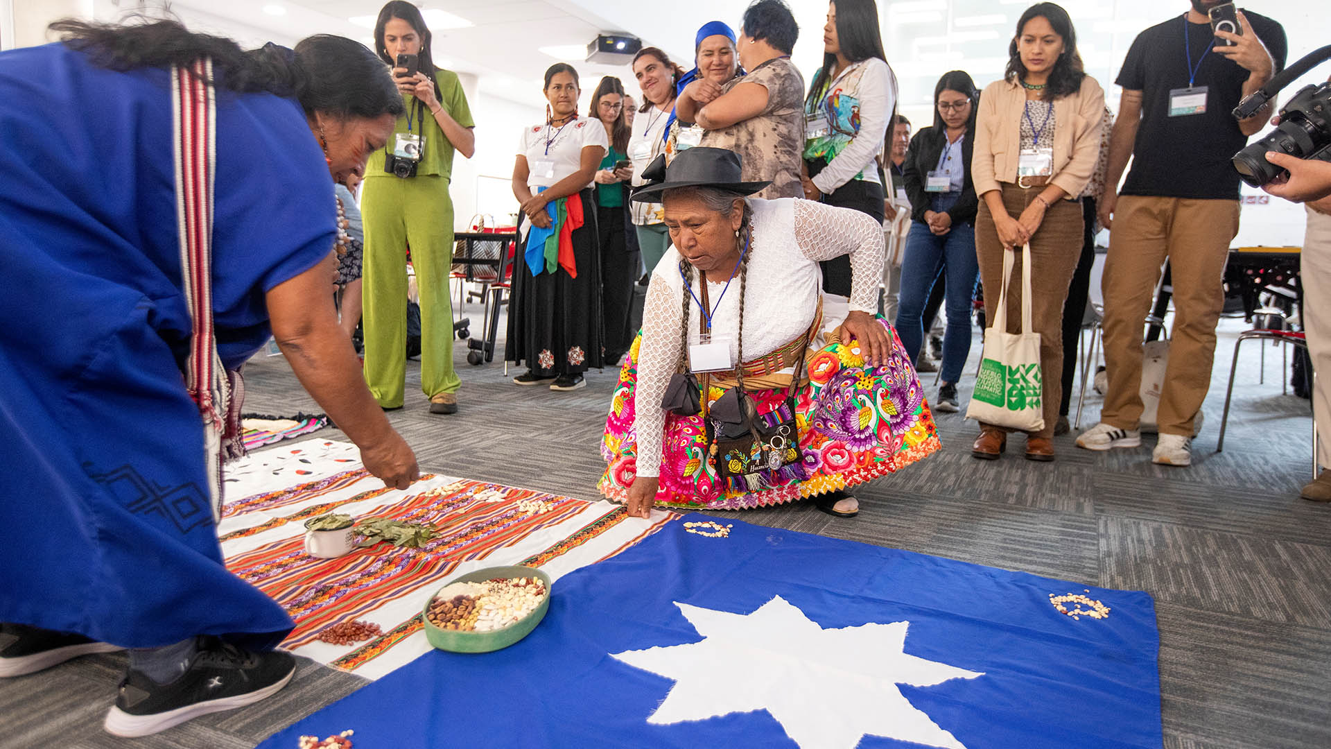 Participación de líderes indígenas en evento PUCP rumbo a la COP 30