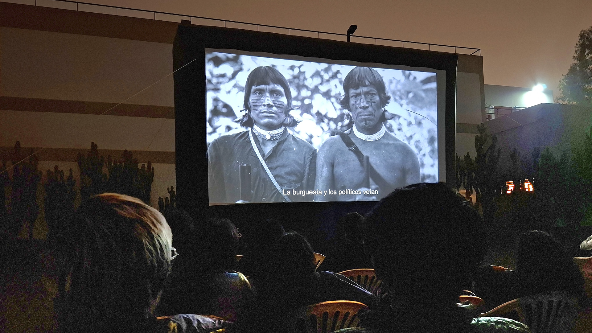 Exhibición de película sobre Amazonía.