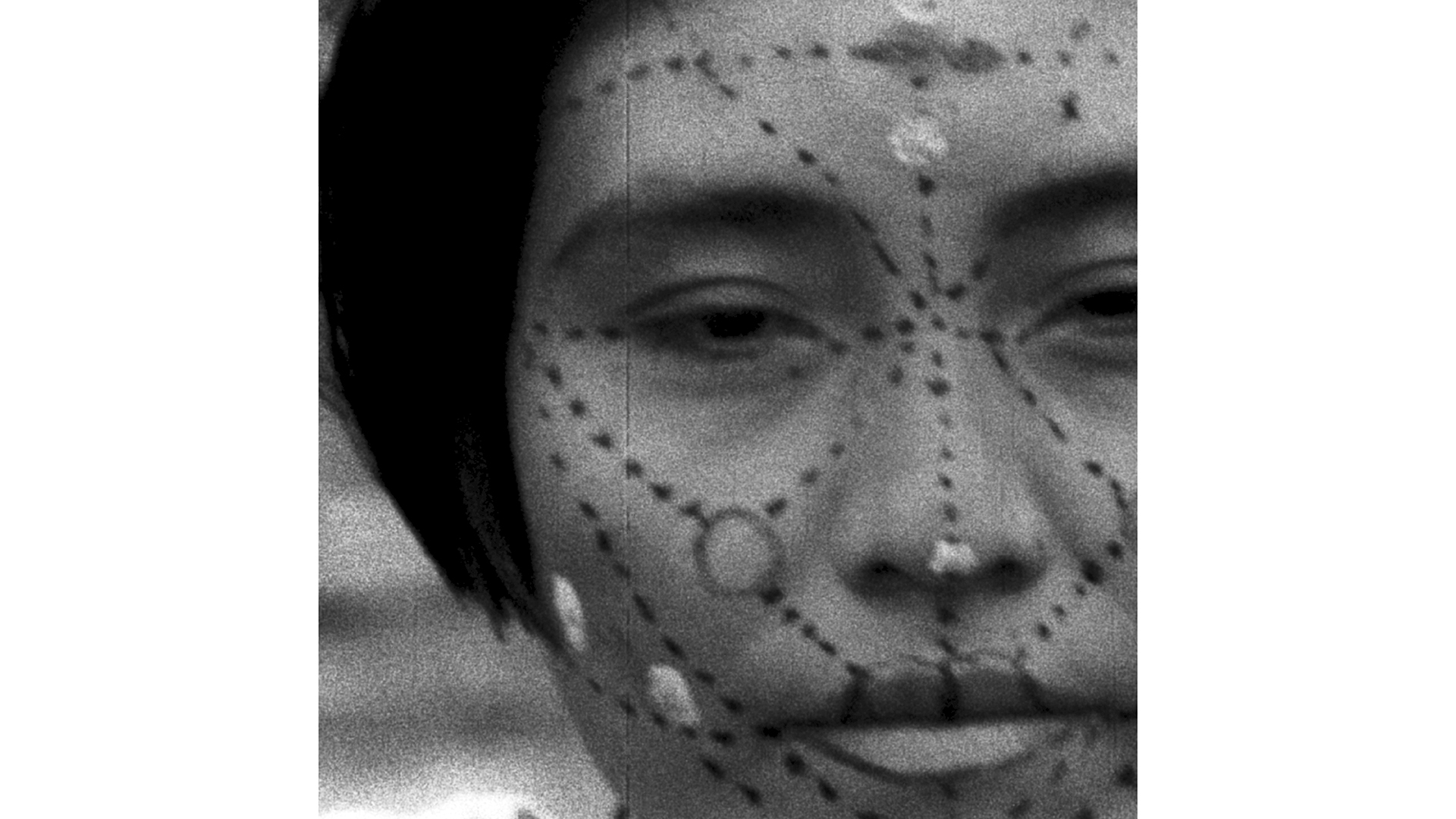 Imagen de rostro de una mujer amazónica en filme.