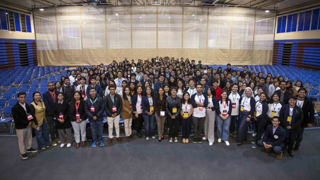 Historia, comunidad y futuro: así vivimos el primer encuentro de estudiantes y egresados becarios PUCP