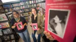 Luz Vargas y Elizabeth Lino, editoras de libro de poesía de Sarina Helfgott