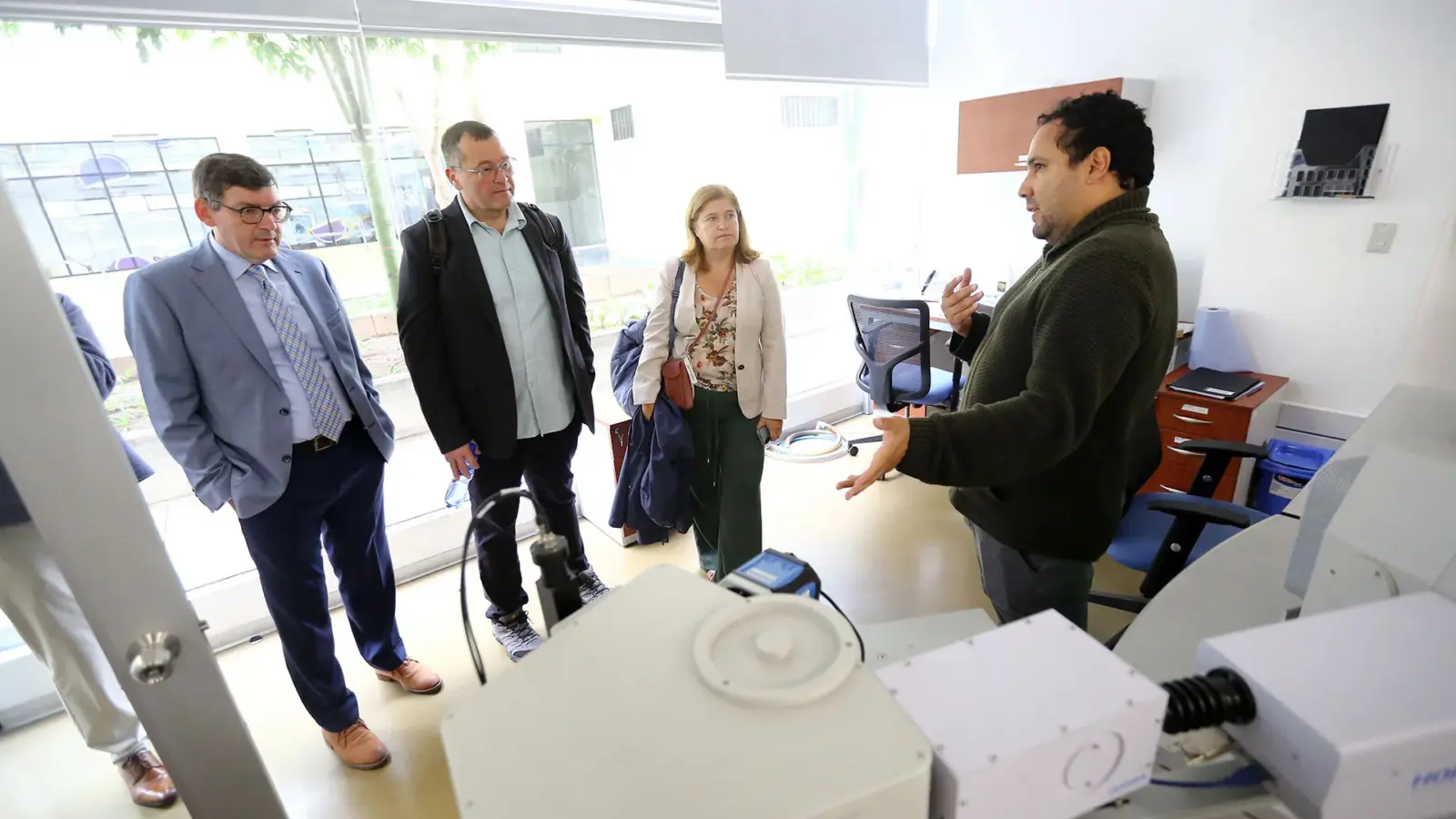 Ingenieros biomédicos internacionales en la PUCP.