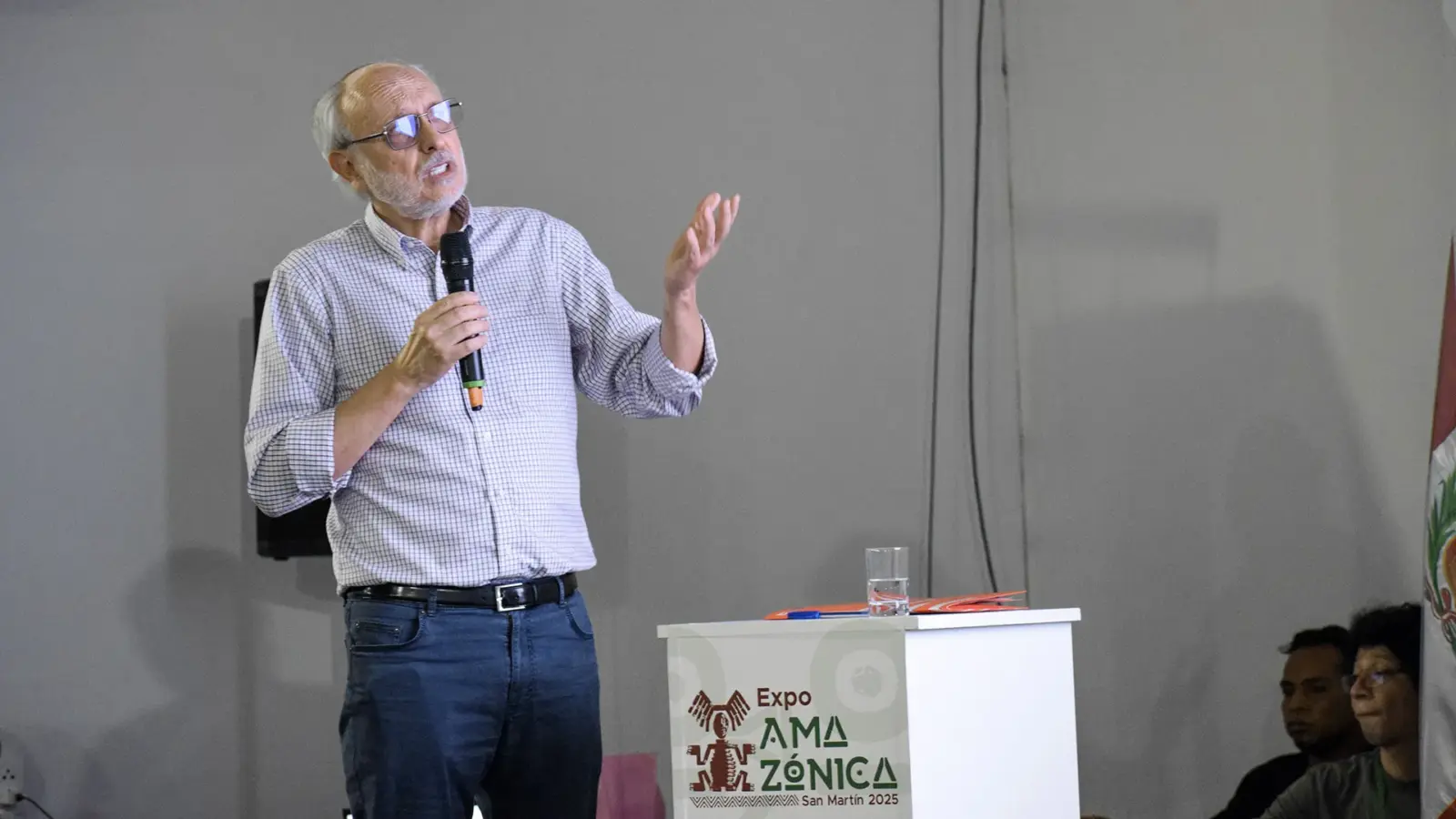 El panel “Desafíos en el uso de Tecnologías Exponenciales para el seguimiento de indicadores de deforestación y cadenas productivas sostenibles en la Amazonia” tuvo como expositor principal al Dr. Eric Cosio, investigador del INTE PUCP y coordinador del proyecto Andex FLUX.