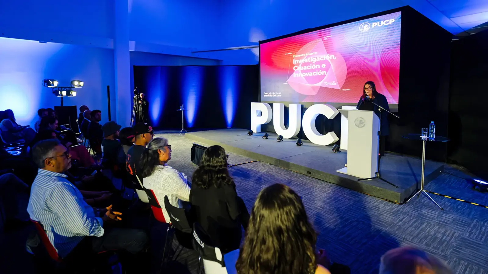 La directora académica de Responsabilidad Social, Dra. Nani Pease, en la inauguración del Encuentro Anual de Investigación, Creación e Innovación 2025