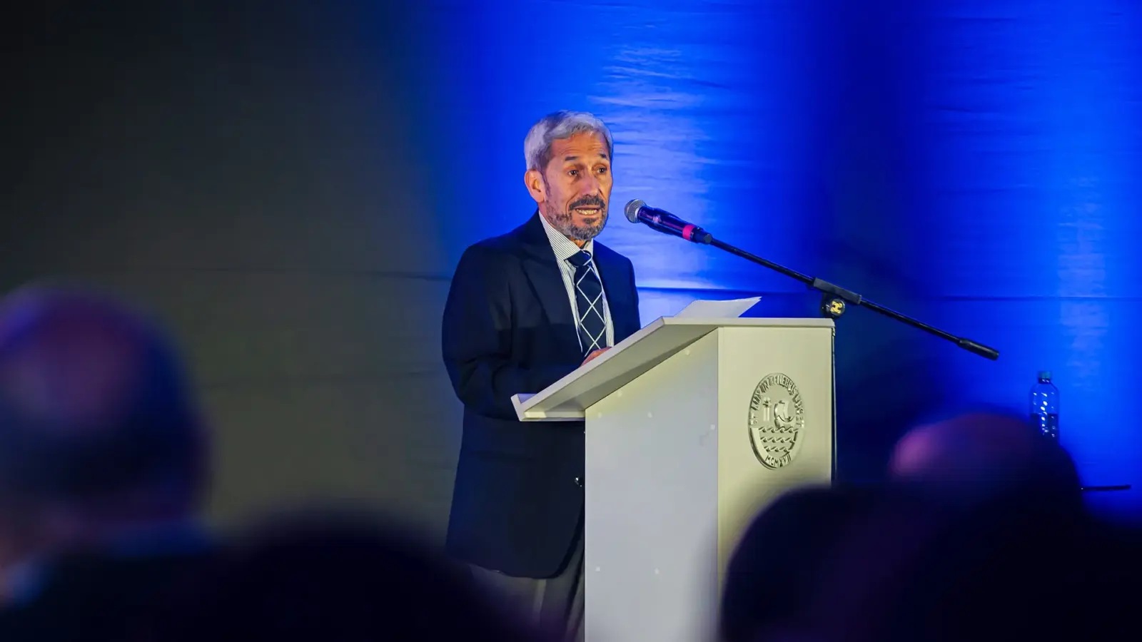Dr. Eduardo Ismodes inaugurando el Inauguración Encuentro Anual de Investigación, Creación e Innovación 2025