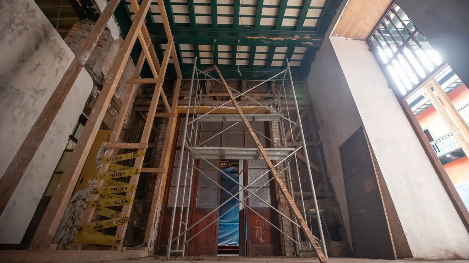 Varios de los muros de la Casa Riva-Agüero son denominados "muros Frankenstein", mezcla de varios elementos de construcción.