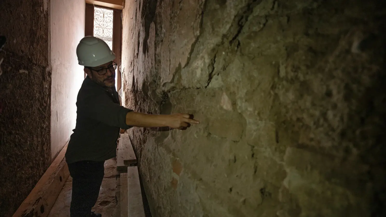 Las paredes de la Casa Riva-Agüero fueron dañadas por la humedad.