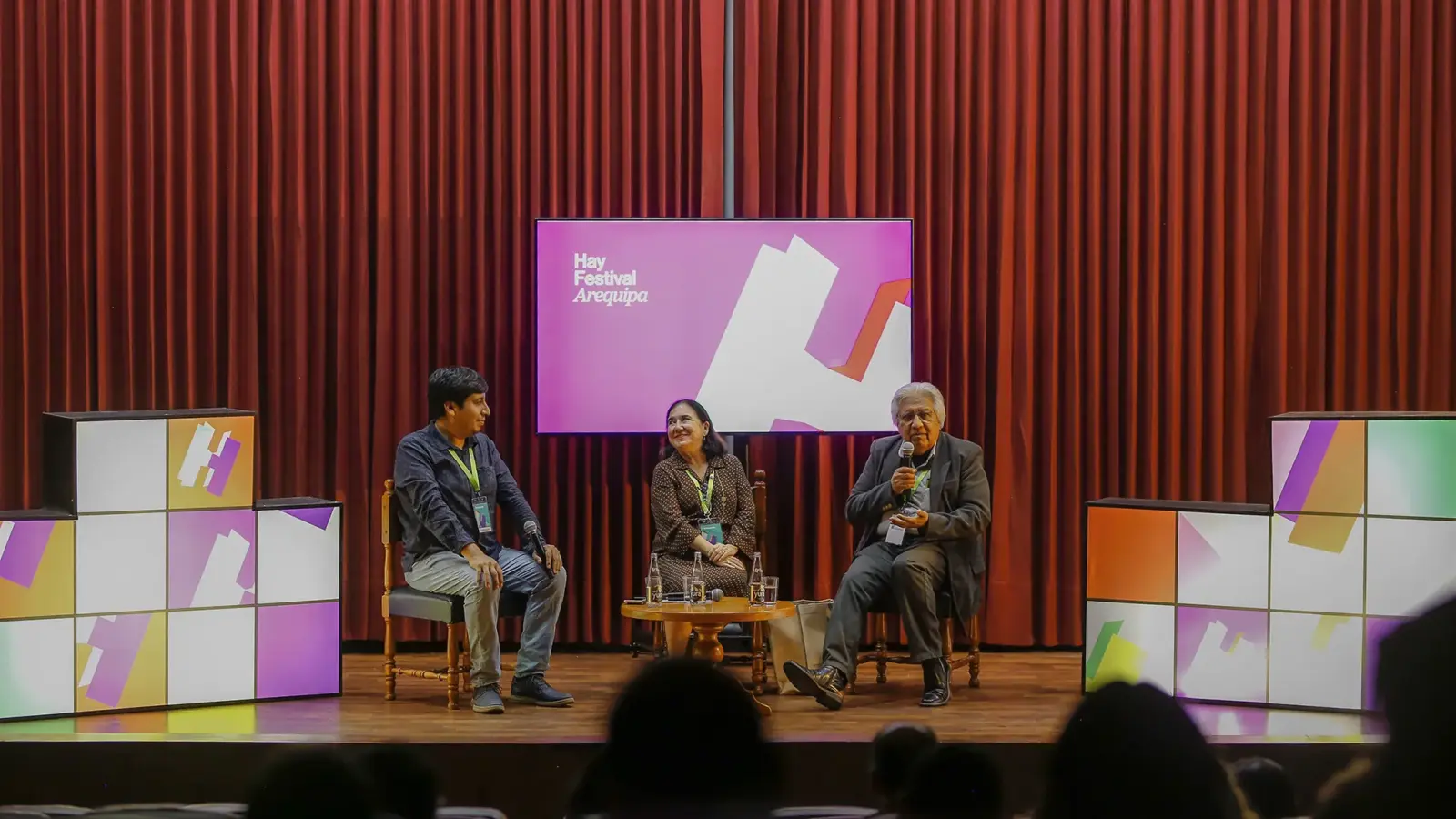 Mesa sobre archivos en el Hay Festival 2025