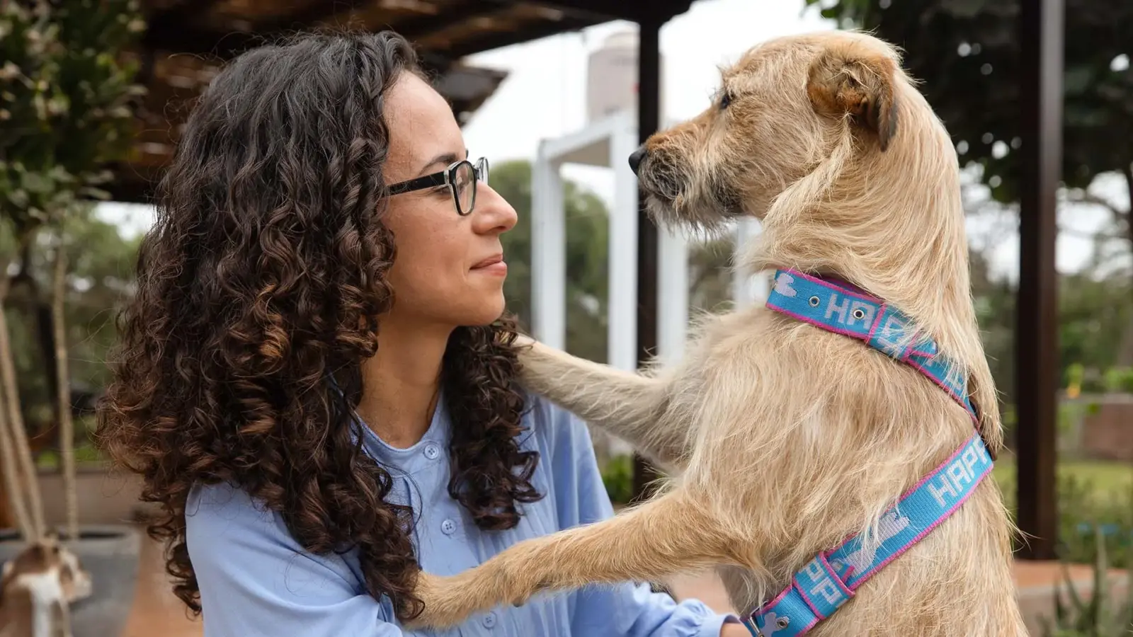 Sandra Pérez y su perro