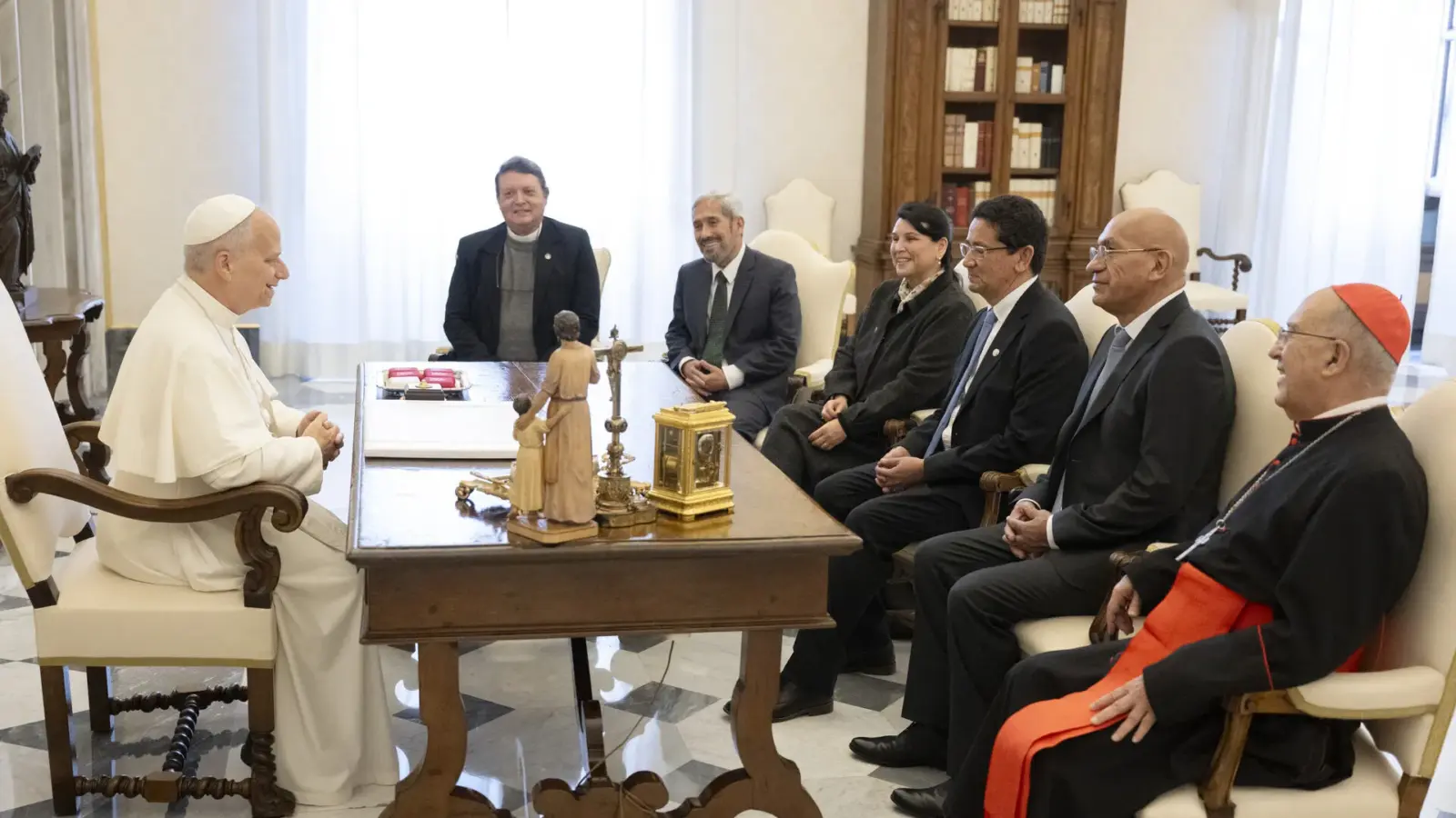 Reunión del equipo rectoral con el Papa León XIV.