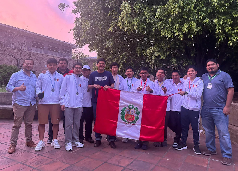 Jóvenes genios peruanos destacan en la Olimpiada Rioplatense de Matemática 2025 al obtener medallas de oro, plata y bronce