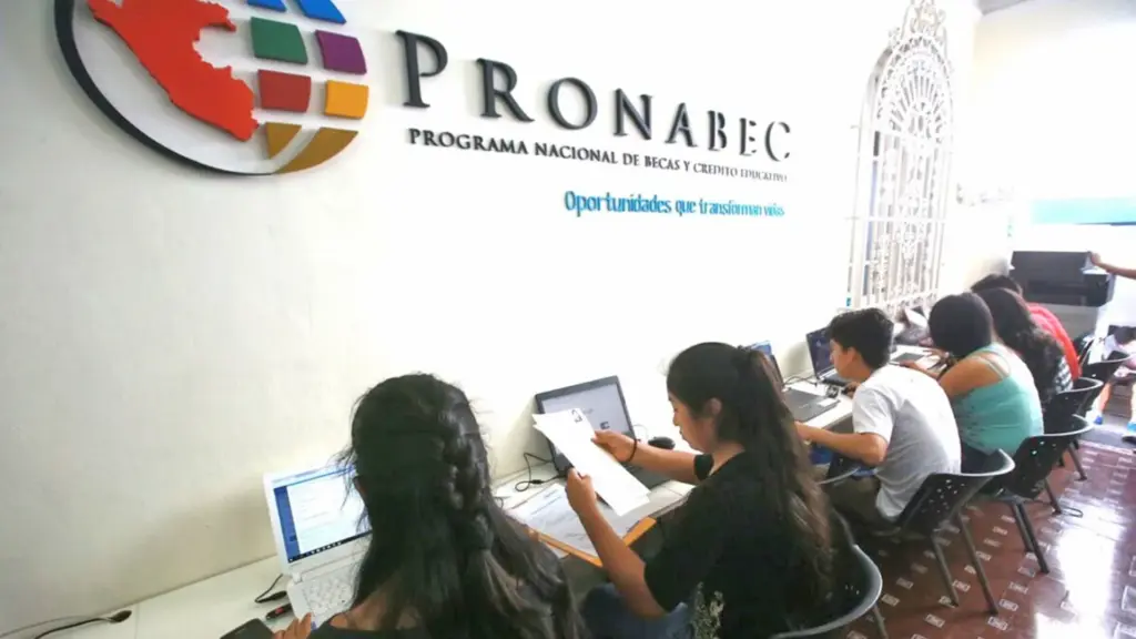 Falta de fondos para Beca 18 afecta a 20,000 futuros becarios: "No es un problema de falta de dinero, sino de falta de visión"