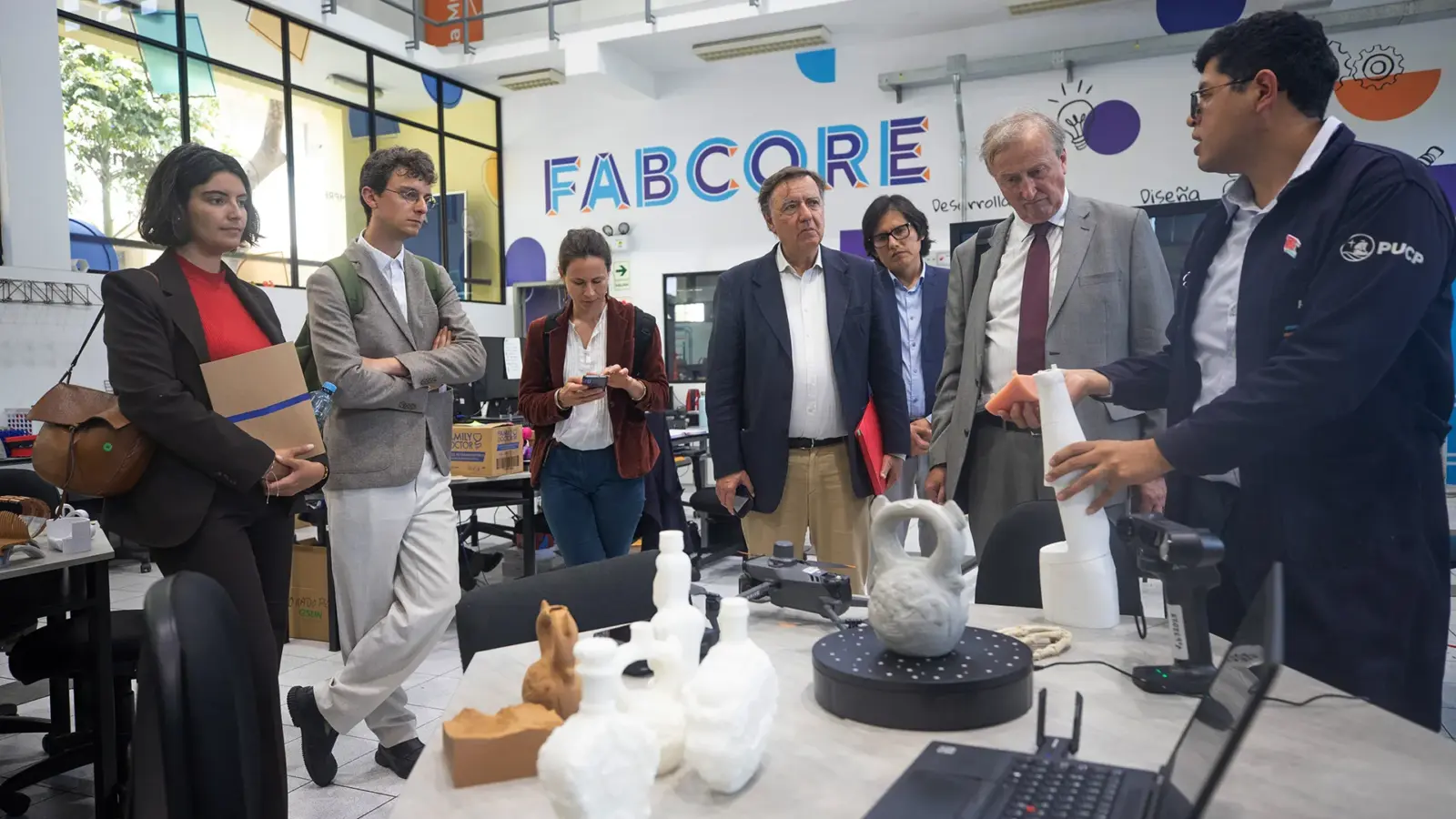 La delegación ECOS Nord muestra interés de lo que se hace en la Universidad