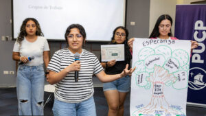 Participantes en el IV Taller del Observatorio Laudato Si' durante sesión de trabajo..