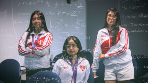 Campeonas en olimpiada de matemáticas.