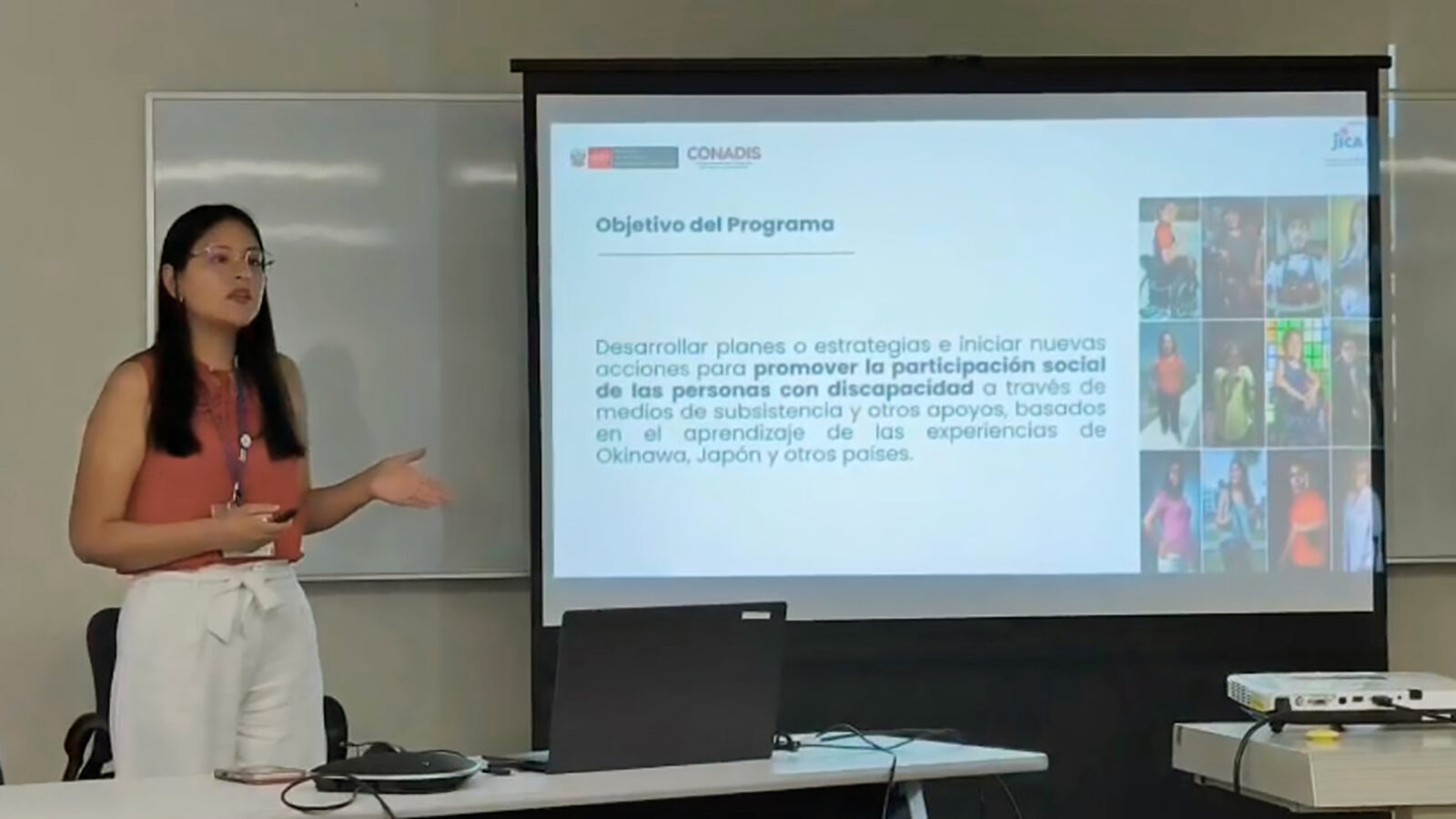 Astrid Flores en evento sobre personas con discapcidad en Okinawa, Japón.