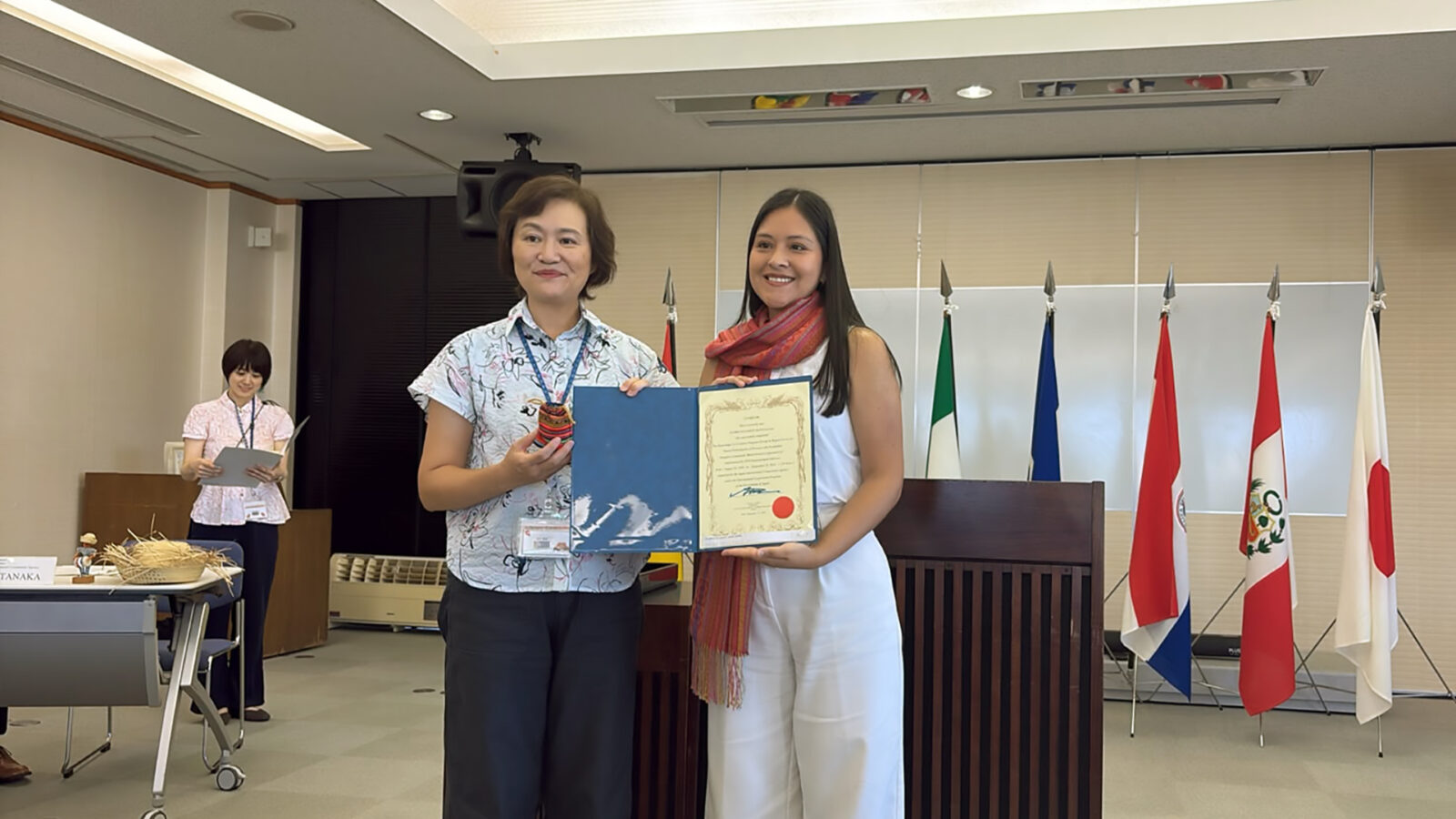 Astrid Flores en evento sobre personas con discapcidad en Okinawa, Japón.